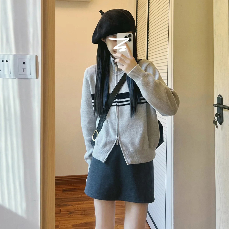Retro gray stand-up collar zipper sweater jacket for women early autumn new spring and autumn small style knitted sweater