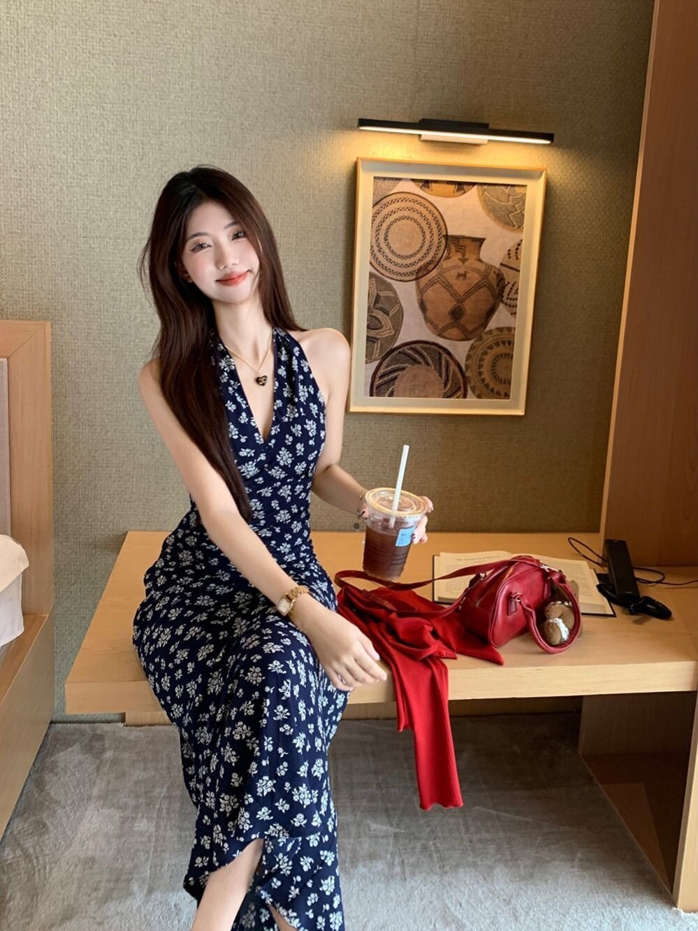 法式掛脖碎花連衣裙女裝夏季氛圍感收腰A字裙露背度假風紅色長裙
