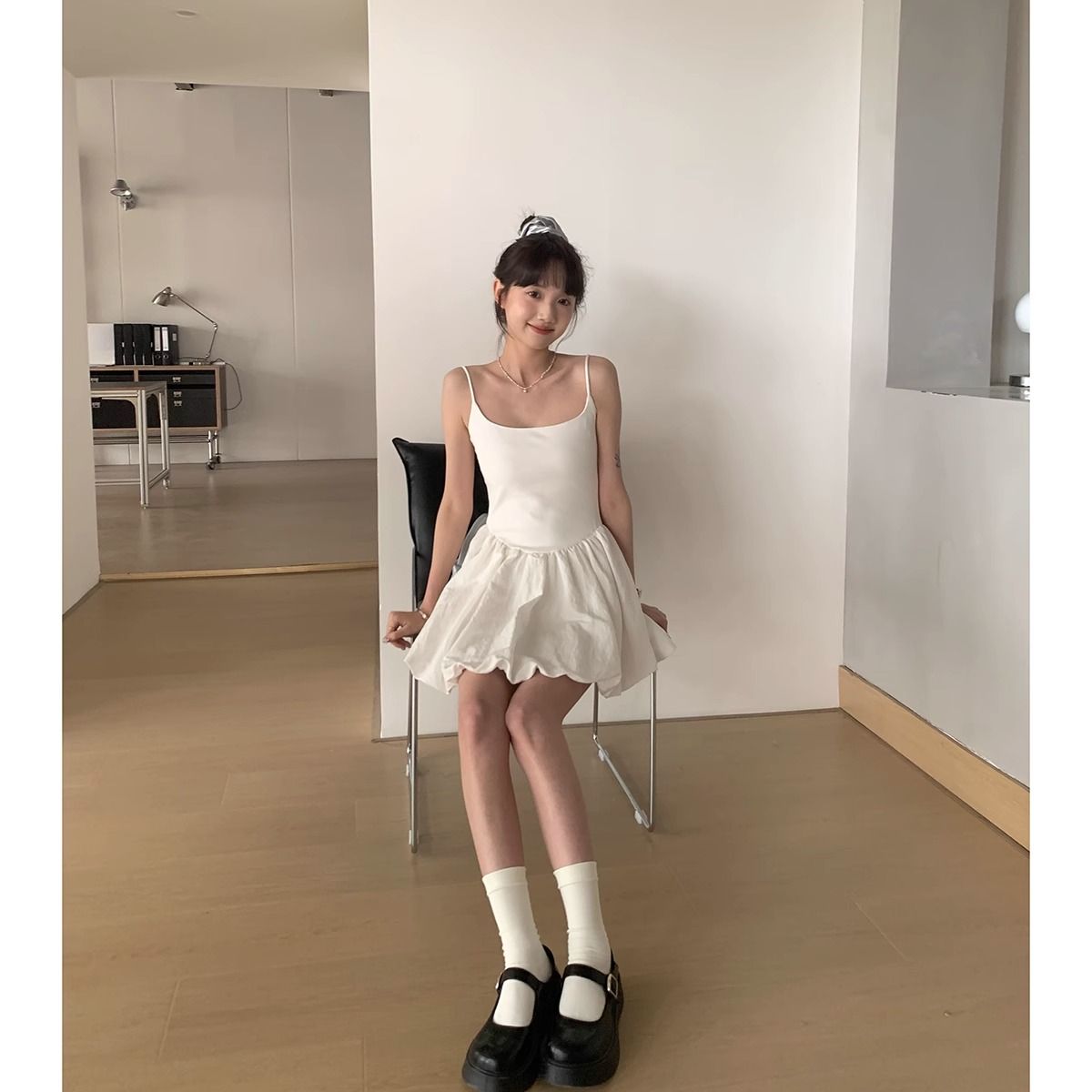 甜辣吊帶裙 狂秀好身材陸小團團少女芭蕾吊帶花苞裙