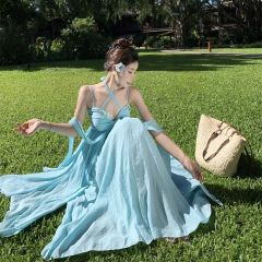 海邊度假風沙灘裙多巴胺穿搭藍色性感辣妹掛脖吊帶連衣裙夏季新款