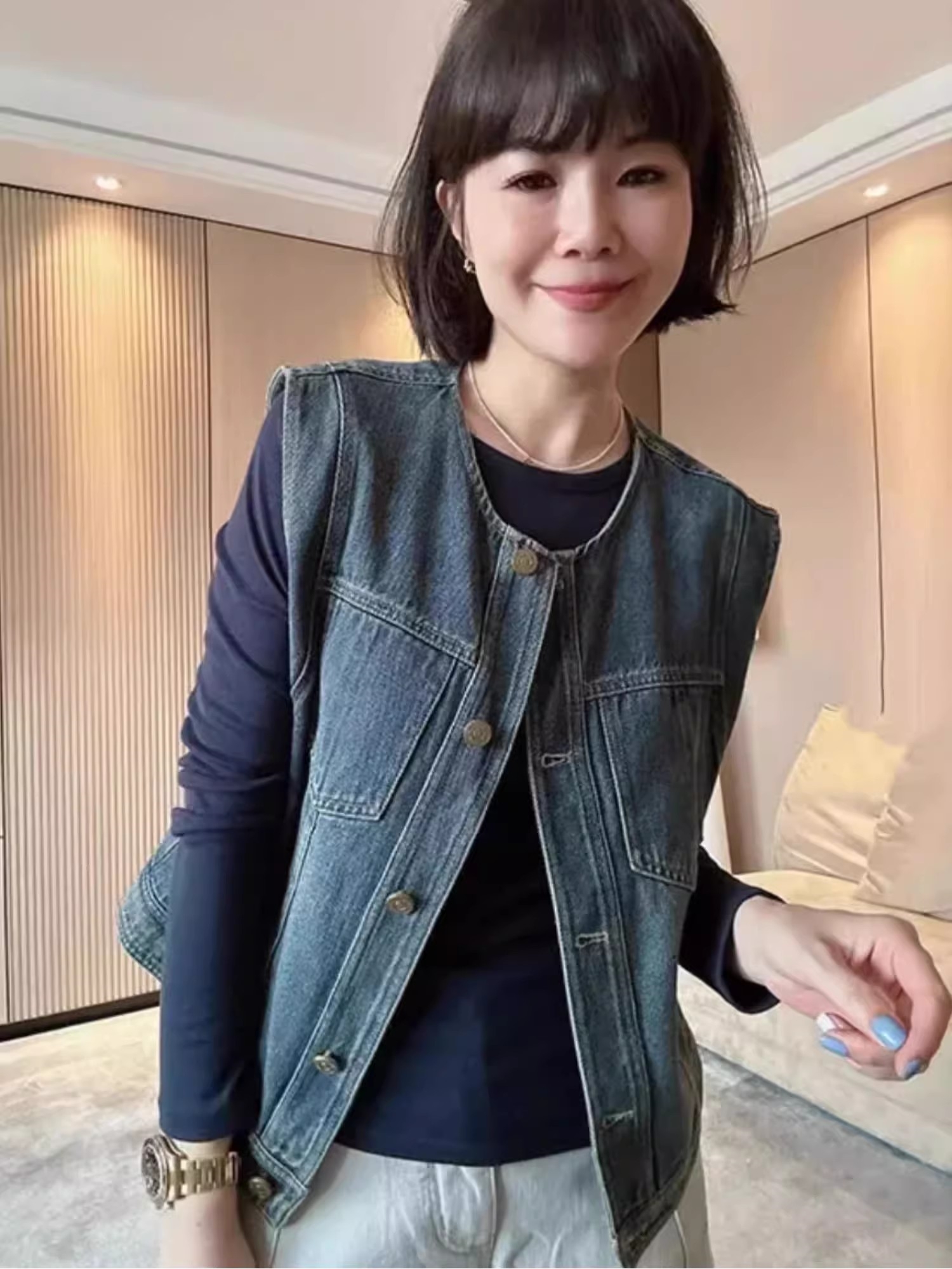 Retro denim vest for women with 2025 Spring and Autumn New Fashionable and fashionable vest sleeveless vest jacket