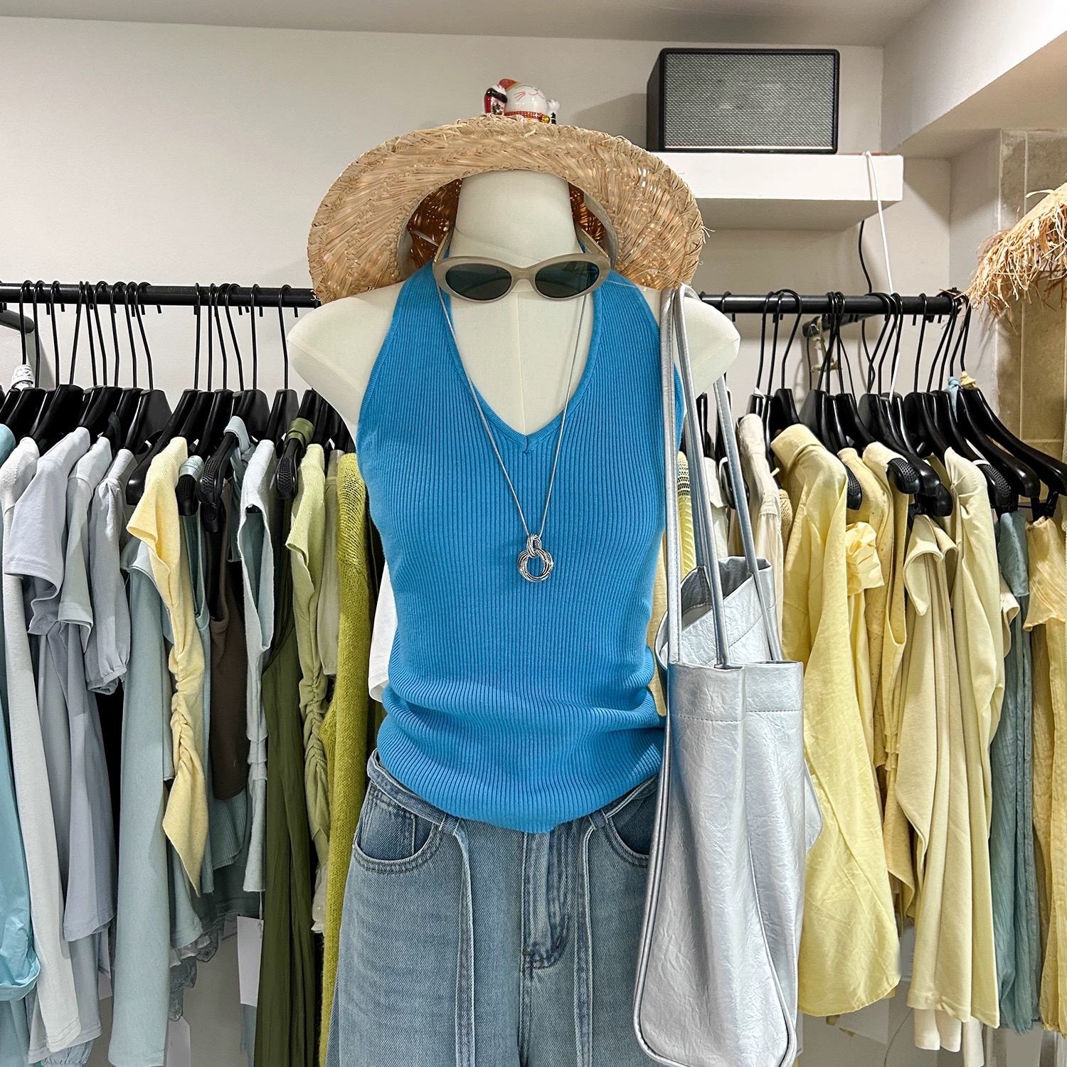 Thirteen Lines 2025 Spring V-neck Backless Sleeveless Slim Style Lake Blue Knitted Neck Vest Top Women's Trendy