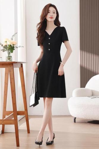 Real shot of V-neck Hepburn style slim and versatile little black skirt 2025 summer new puff sleeve women's dress