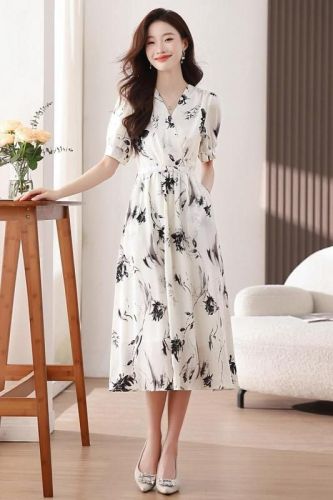 Real photo of white floral dress for women in summer new style with high-end exquisite French tea breaks long skirt