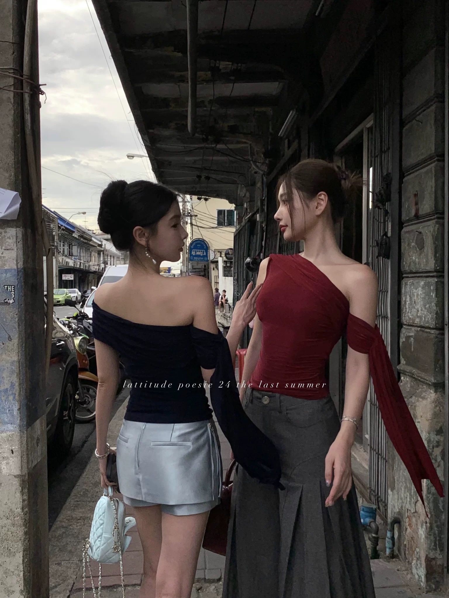 LATTITUDE/Yang Xiaolu wears acetic acid, one-length, off-shoulder streamer short-sleeved knitted T-shirt for one dress