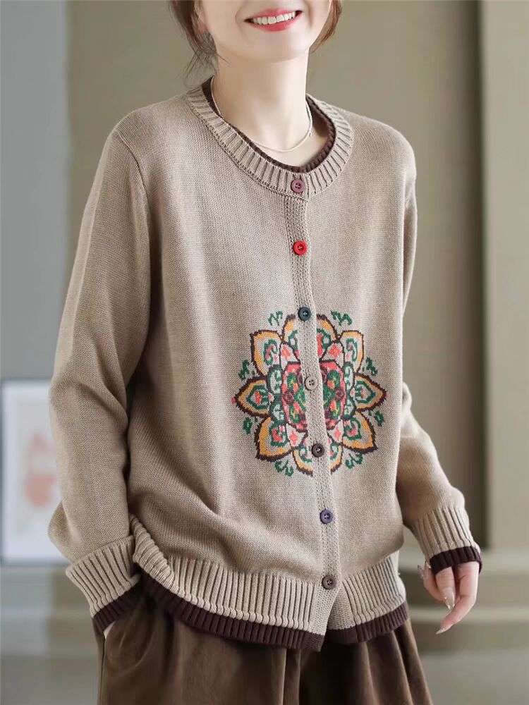 秋季新款文藝圓領刺繡針織衫女寬鬆休閒單排彩扣短款毛衣