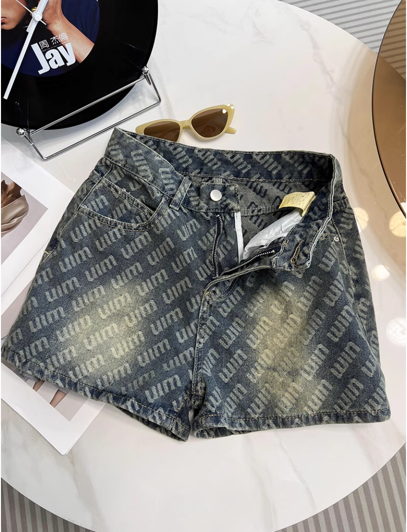 2025 new retro and fashionable letter printing denim lifting shorts for women, fashionable and fashionable niche and versatile wide legs