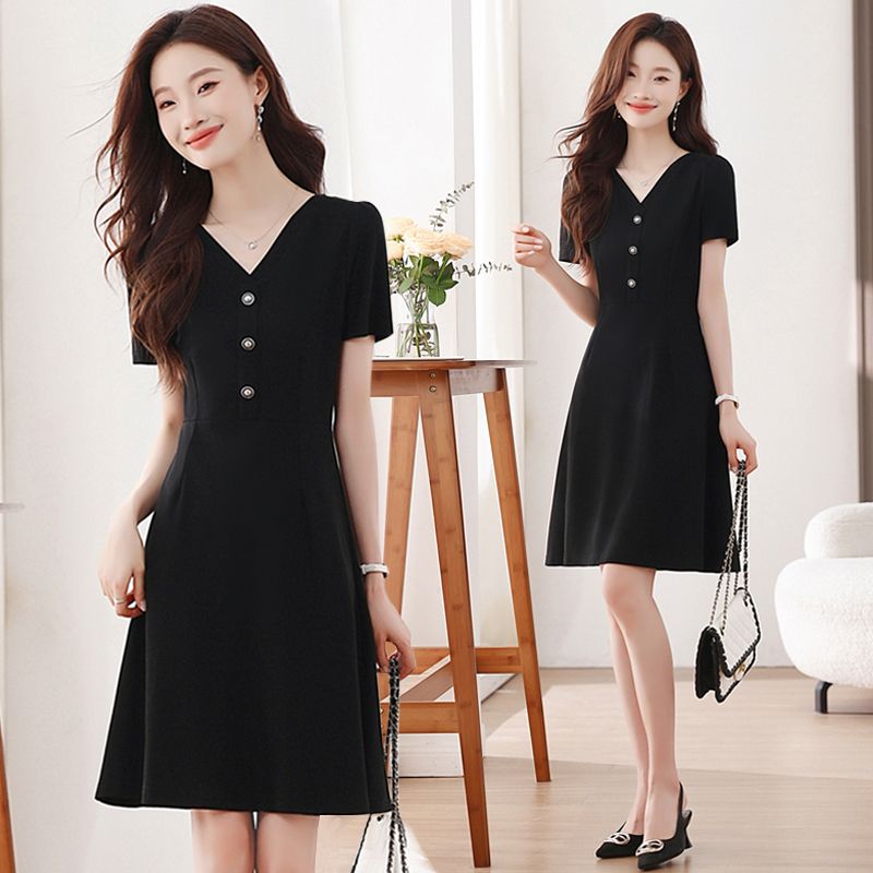 Real shot of V-neck Hepburn style slim and versatile little black skirt 2025 summer new puff sleeve women's dress