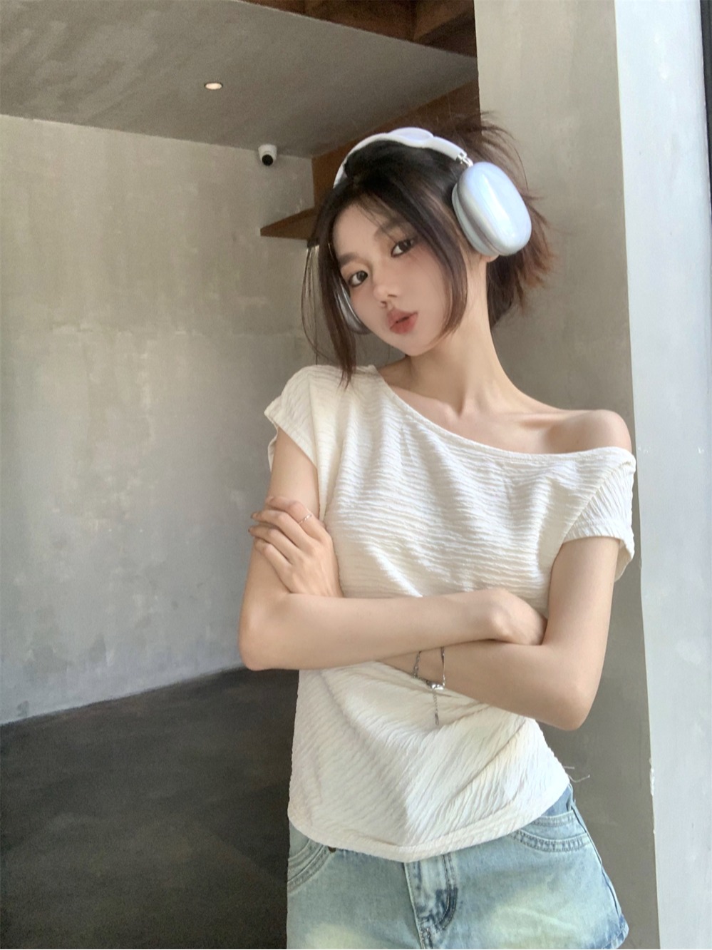 純欲風辣妹斜領露肩短袖t恤女夏季設計感小心機褶皺顯瘦百搭上衣