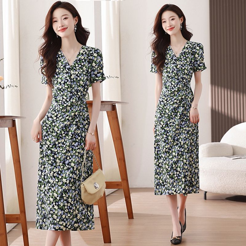 Real shot of coffee break French dress summer 2025 new women's waist-hugging slim V-neck retro floral chiffon skirt