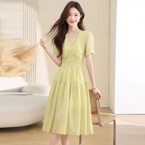 Real shot, French green dress for women, summer new style, gentle style, V-neck waist-hugging, beautiful fairy skirt
