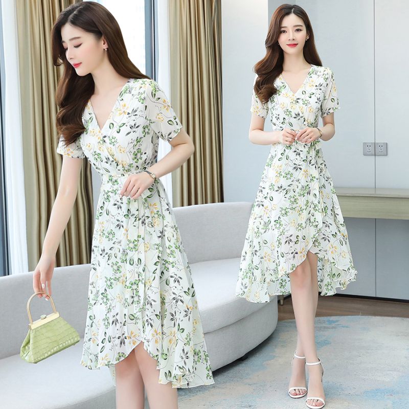 Real-life floral dress for women in summer new Korean style, small and fashionable, age-reducing gentle temperament goddess style skirt