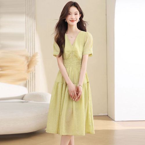 Real shot, French green dress for women, summer new style, gentle style, V-neck waist-hugging, beautiful fairy skirt