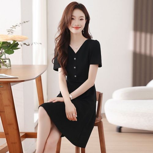 Real shot of V-neck Hepburn style slim and versatile little black skirt 2025 summer new puff sleeve women's dress