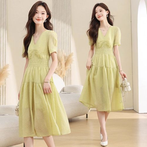 Real shot, French green dress for women, summer new style, gentle style, V-neck waist-hugging, beautiful fairy skirt