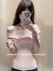 One-shoulder pink knitted short-sleeved T-shirt for women in spring and summer temperament slim waist-hugging design off-shoulder pure slutty top