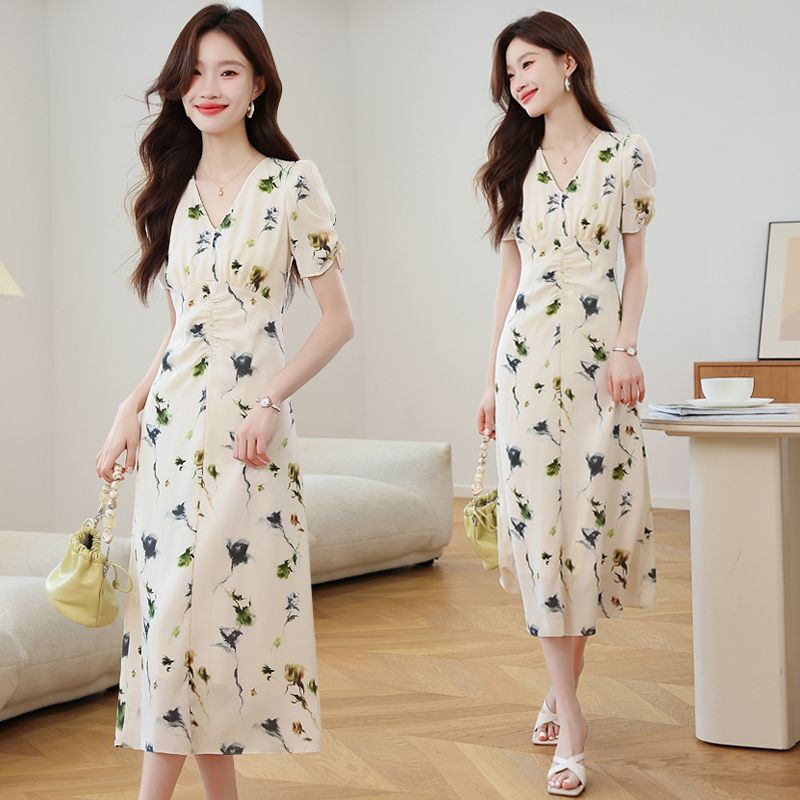 Real-life salt-type light mature dress summer 2025 new women's waist-hugging slim V-neck high-end exquisite floral skirt