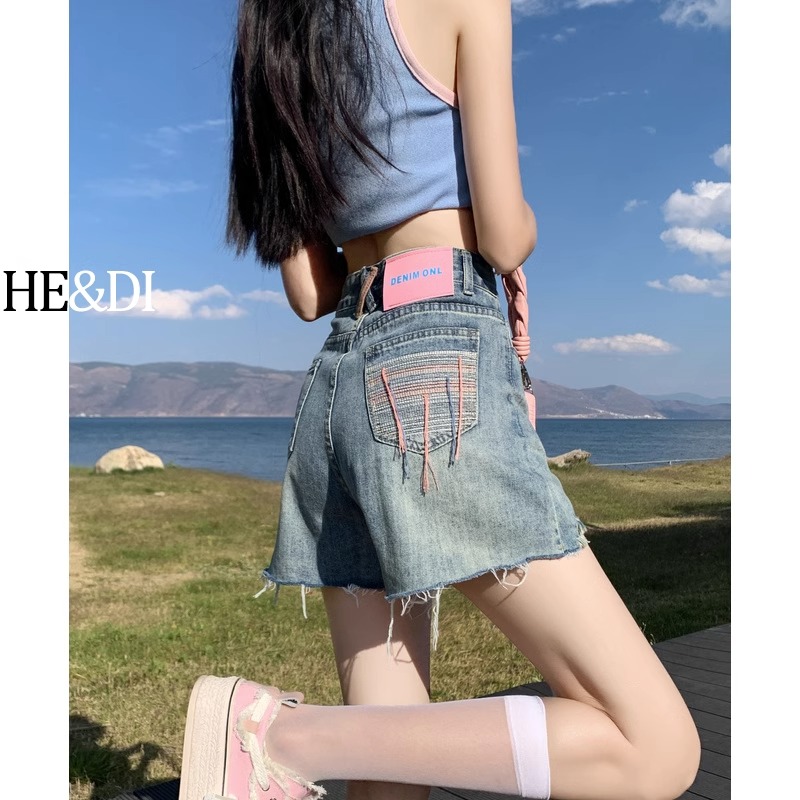 High-waisted denim shorts for women in summer 2025 new loose and slim A-line small internet celebrity hot girl thin hot pants