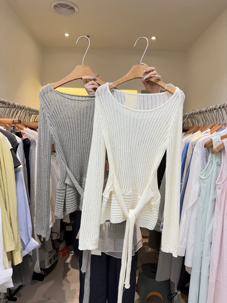 2025 Fashion Korean version of Thirteen Lines Literary and Clean Color Spring Thin Knitted Slim Long Sleeve Strap Design Sweater