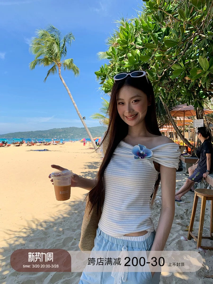Red Man Pavilion Short Sleeve T-shirt for Women in Summer 2025 New French Striped Blue One-Shoulder Short Sexy Top