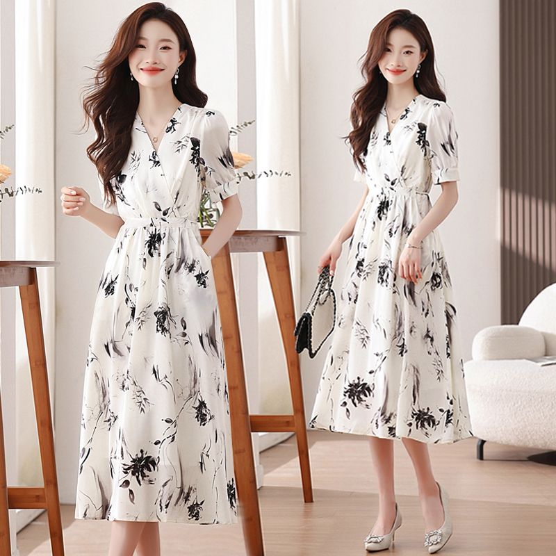 Real photo of white floral dress for women in summer new style with high-end exquisite French tea breaks long skirt
