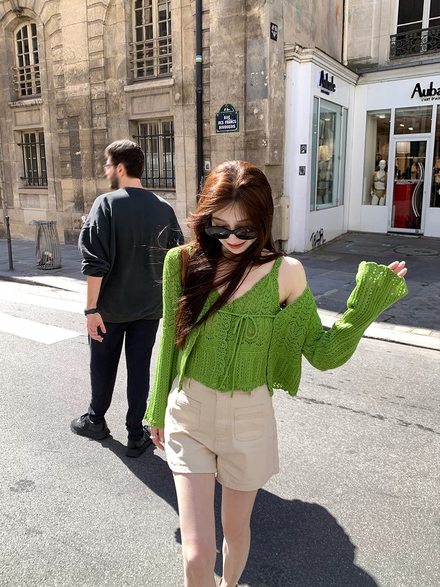 Xia Shiwen Hollow jacquard V-neck short knitted suit suspender/lace-up cardigan retro women ABOUT POEM