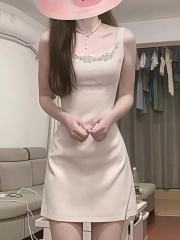 白色方領吊帶背心修身掐腰a字短裙海邊度假風連衣裙2025新款女裝