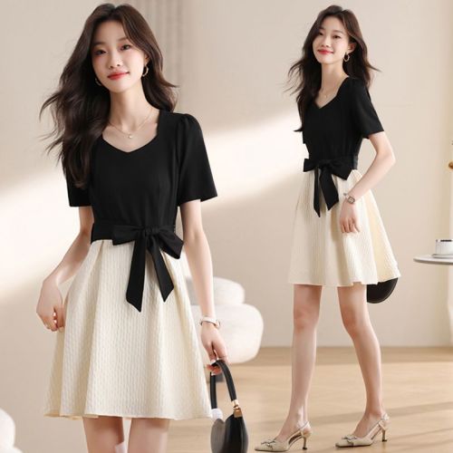 Real shot square collar dress for women's summer new French tea vacation two-piece black and white waist slim skirt