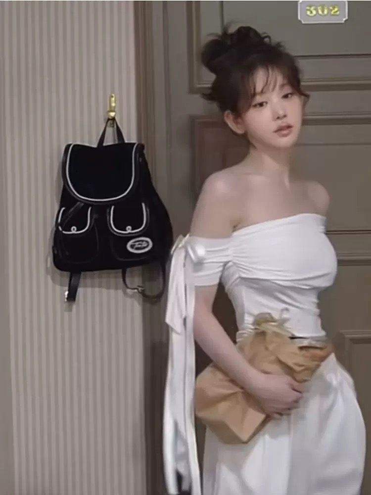 2025 Korean thetis French one-shoulder short-sleeved T-shirt for women in summer new off-shoulder strap design top