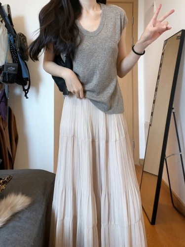 Spot U-neck knitted top skirt