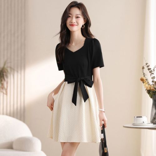 Real shot square collar dress for women's summer new French tea vacation two-piece black and white waist slim skirt