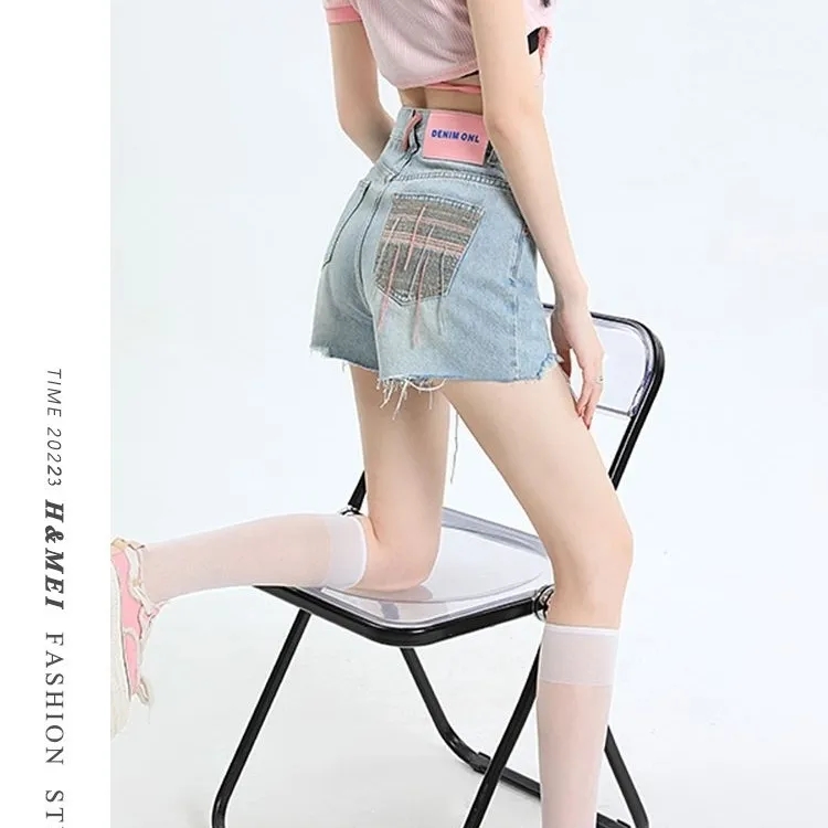 Light-colored ripped denim shorts for women in summer new high-waisted tassel design A-line hot girl hot pants