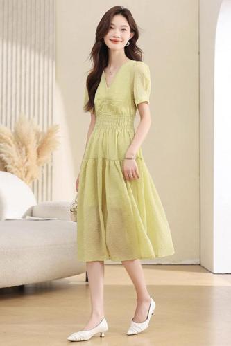 Real shot, French green dress for women, summer new style, gentle style, V-neck waist-hugging, beautiful fairy skirt