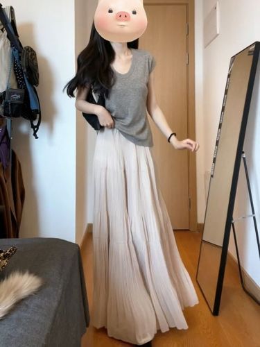 Spot U-neck knitted top skirt