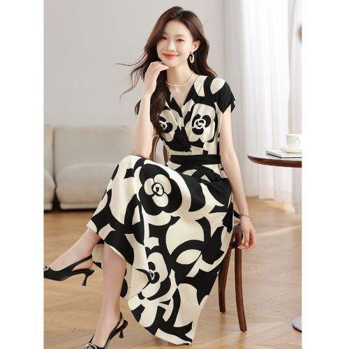 Real shot of new summer women's French V-neck waist-hugging temperament A-line skirt gentle style printed mid-length chiffon dress
