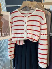 Retro contrasting striped sweater cardigan jacket for women in autumn and winter design lazy small short knitted sweater top