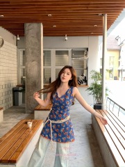 復古藍色v領碎花連衣裙女夏季蕾絲拼接收腰背心裙海邊度假短裙子