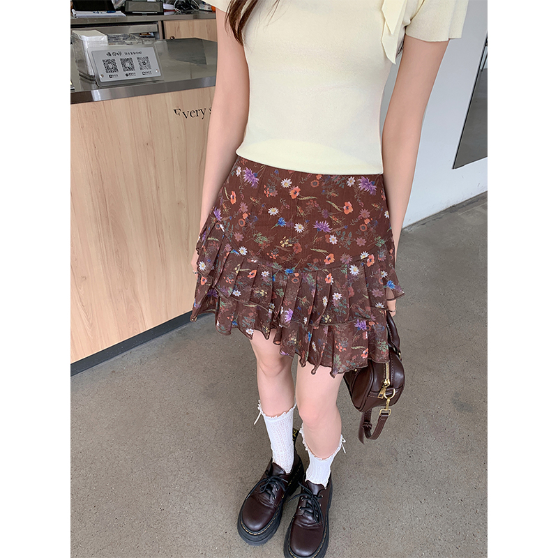 Real shot of 2025 summer new brown hot girl skirt A-line high-waist American retro floral pure short skirt for women
