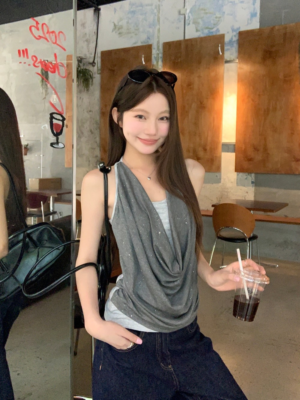 Real shot of women's suspender vest 2025 new summer wear beautiful back grey fake two-piece sleeveless top
