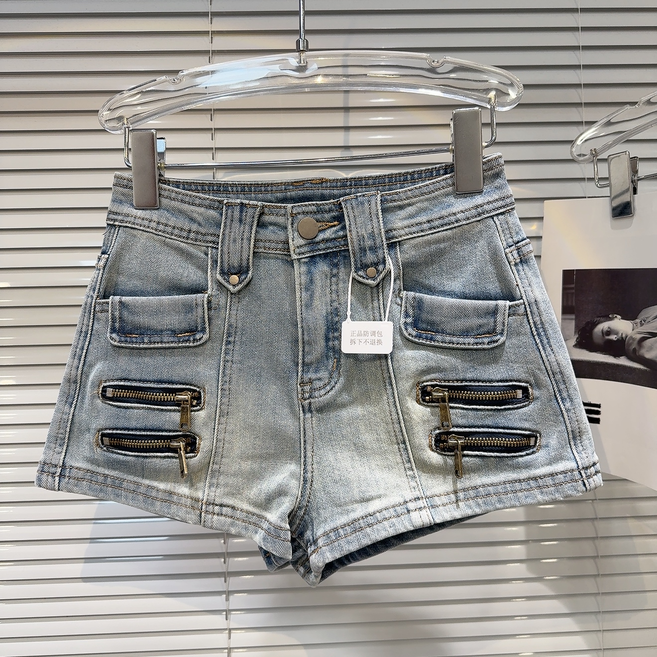 Korean chic2025 summer new sweet and cool hot girl metal zipper design wash water three-point denim shorts hot pants