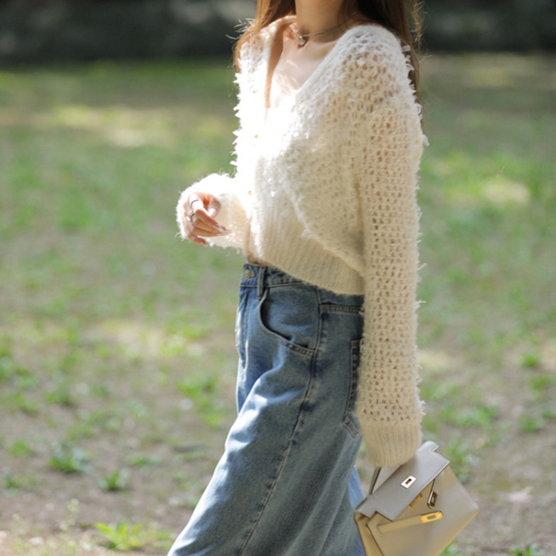 High-end soft plush short v-neck sweater for women in autumn and winter gentle top Korean thickened winter knitted