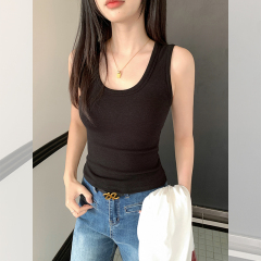 Real shot of 2025 summer new U-neck suspender vest for women design, beautiful back waist-hugging sleeveless top