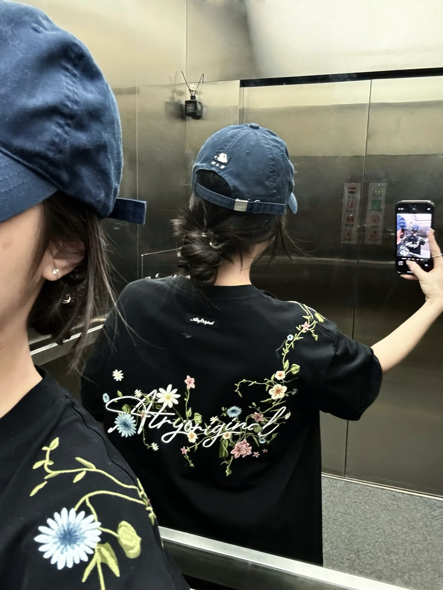 首發原版做工前後繡花 220克純棉精梳緊密螺紋領後邊拉肩