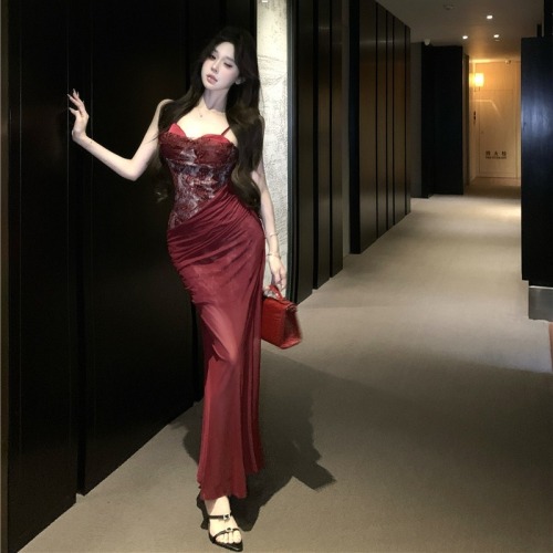 实拍~纯欲性感蕾丝吊带连衣裙夏新款氛围感红色收腰包臀长裙
