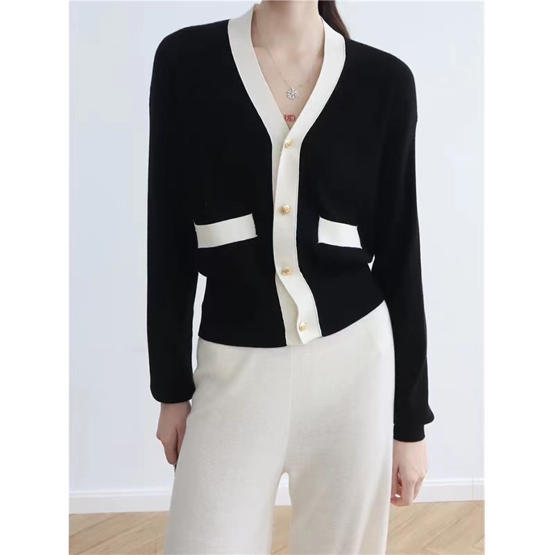 French small fragrance style unique color-blocking cardigan for women in early autumn 2025 new women's clothing design unique sweater jacket