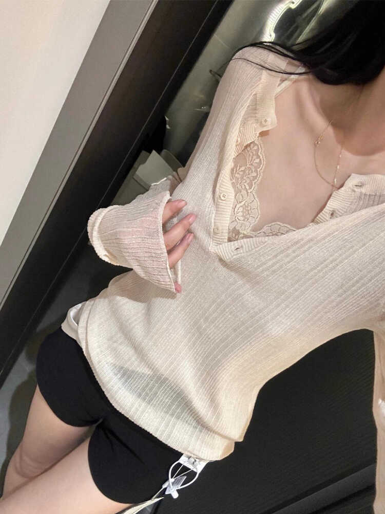 Pure and sexy hot girl button V-neck long-sleeved T-shirt for women 2025 spring design slim fit and slim layered versatile top
