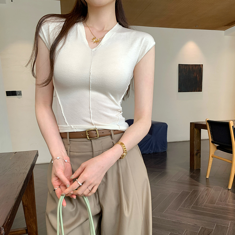 Real photos are unique and super beautiful V-neck press-line sleeveless sweater for women 2025 summer new waist-hugging slimming base shirt