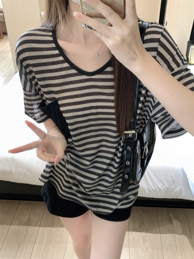 Real shot Real striped short-sleeved T-shirt for women in summer retro contrasting color v-neck loose mid-length top