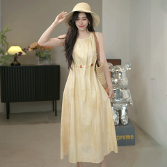 French seaside vacation neck halter dress for women in summer 2025 new small temperament sleeveless long skirt