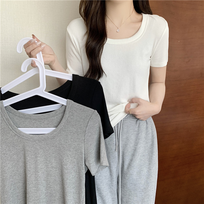 Real shot of cotton ribbed short-sleeved T-shirt for women